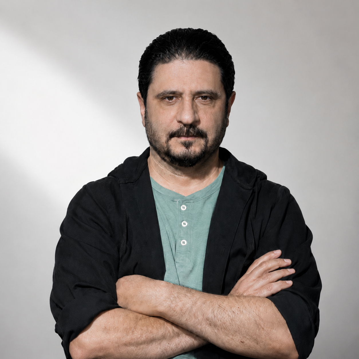 حمیدرضا منایی نویسنده برج سکوت